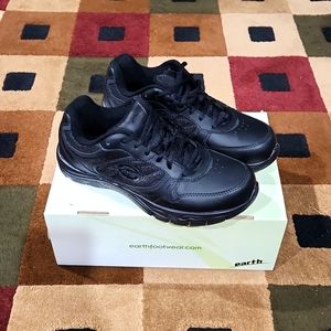 NIB EARTH 3.7 Women's Exercise -Trainier Black Tennis Shoes Size 8B.